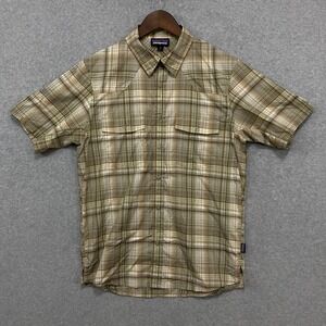 PATAGONIA Men's Small Plaid Button Up Short Sleeve Vented Outdoor Hiking Shirt